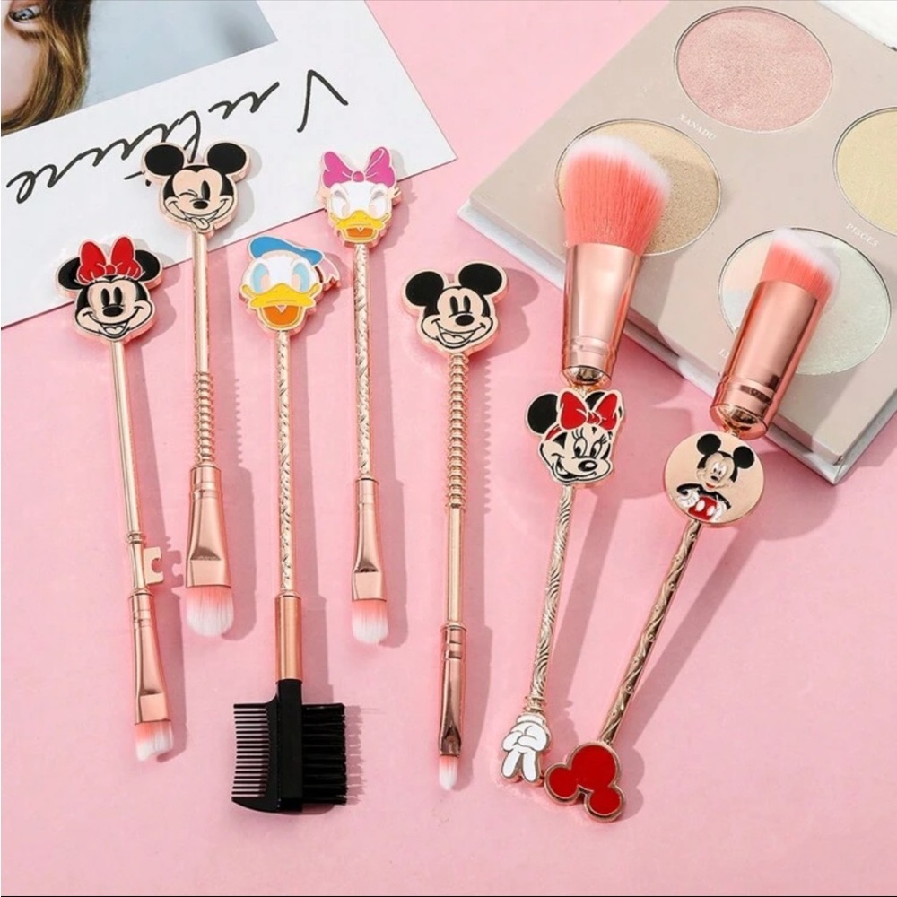 Disney Mickey and Friends Makeup Brush Set - Picture 3 of 13